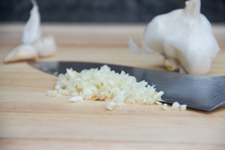 mincing-garlic