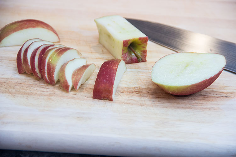 slicing-apple