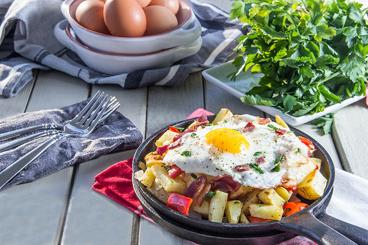 Egg-Skillet-with-Bacon-and-Potato