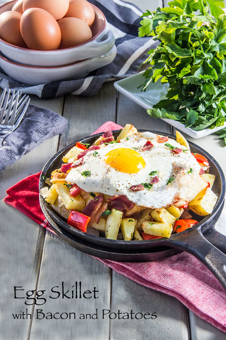 Egg-Skillet-with-Bacon-and-Potatoes