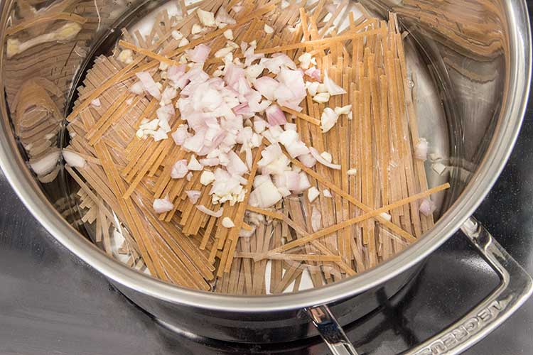 cooking-pasta-and-shallot