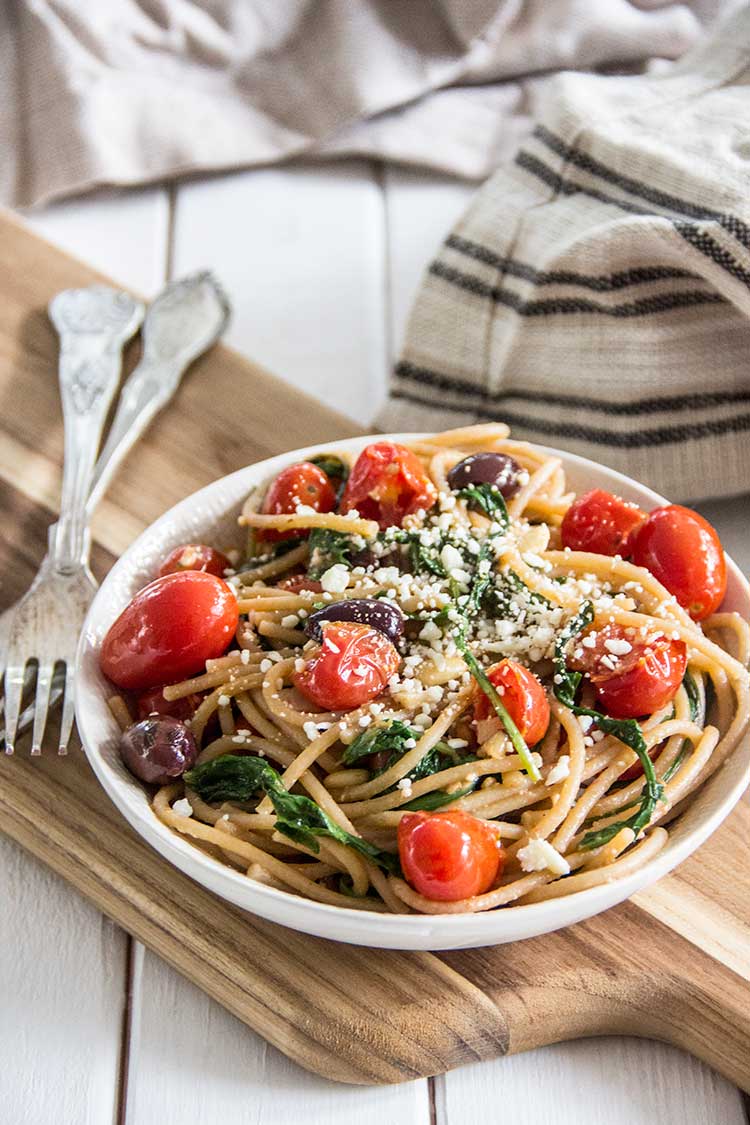 Easy-Greek-Pasta-with-Tomatoes-and-Feta