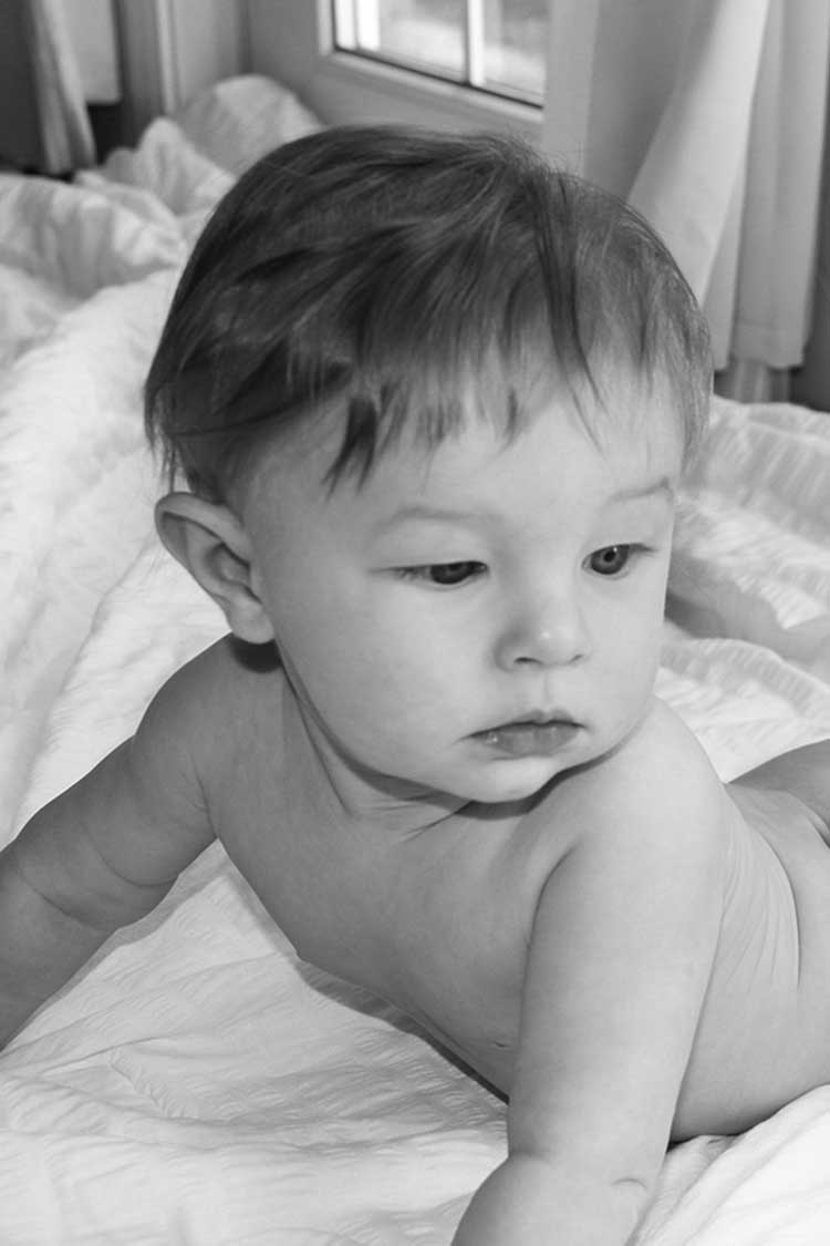 cute-baby-on-tummy-black-and-white