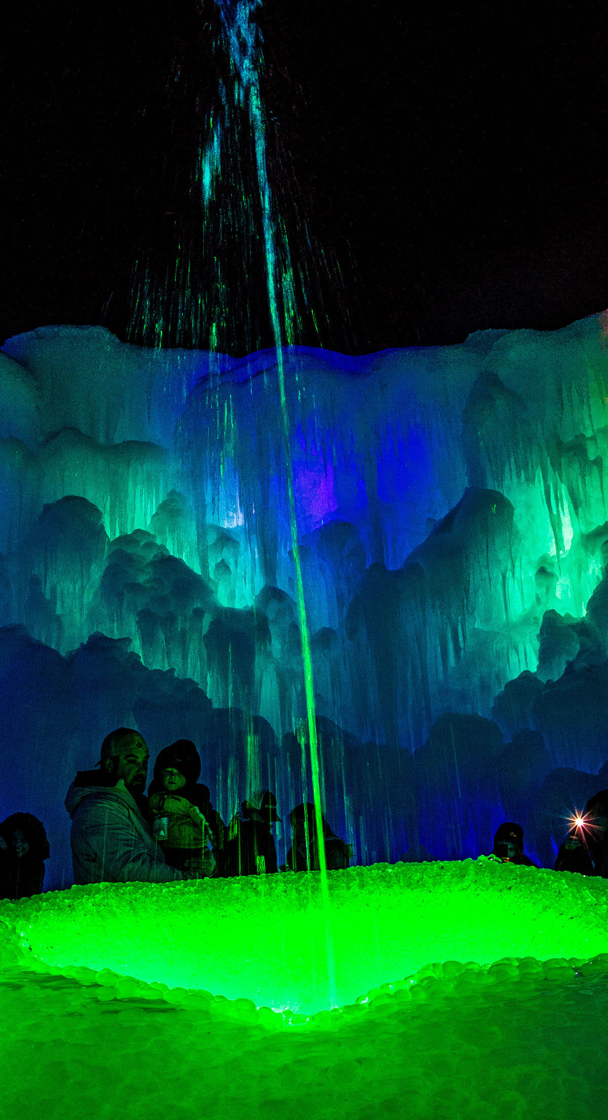 ice-castles-fountain-lincoln-nh-white-mountains