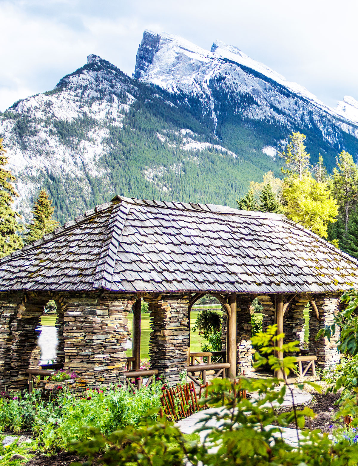 Cascade-Gardens-in-town-of-Banff