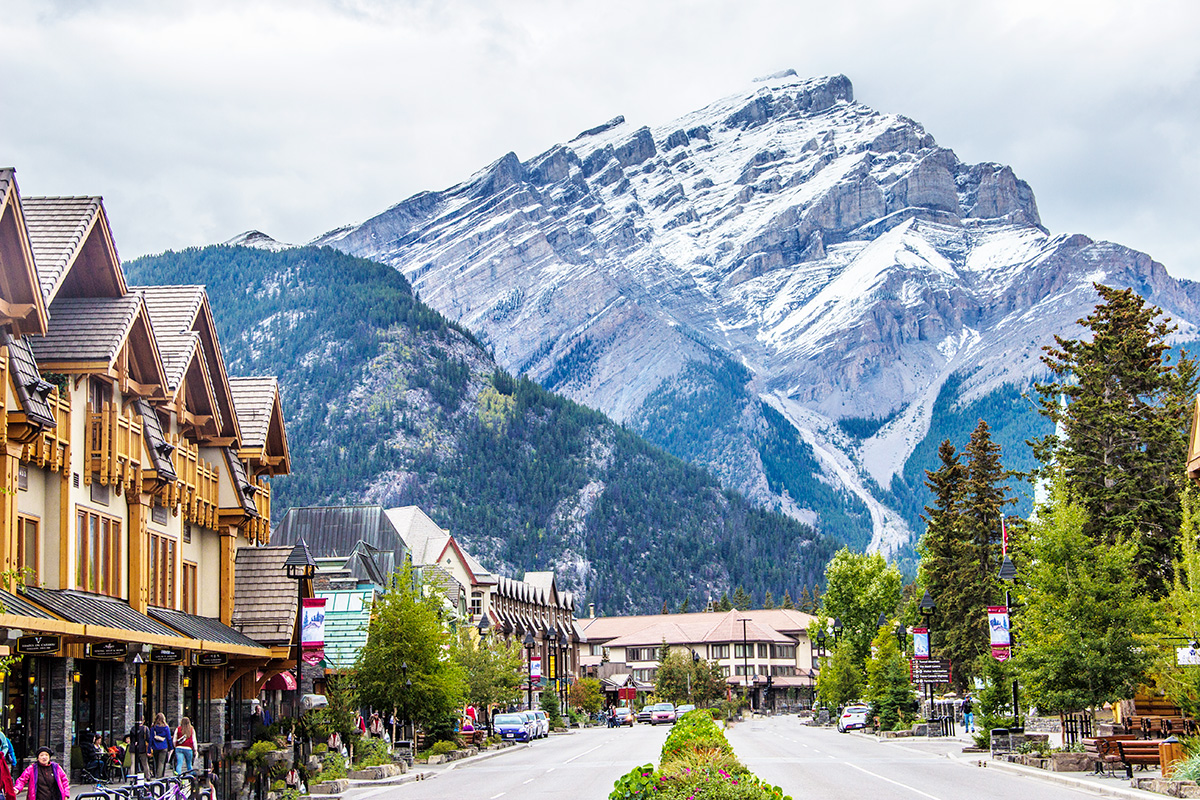 Banff-Avenue-Downtown-Banff-Alberta-Canada