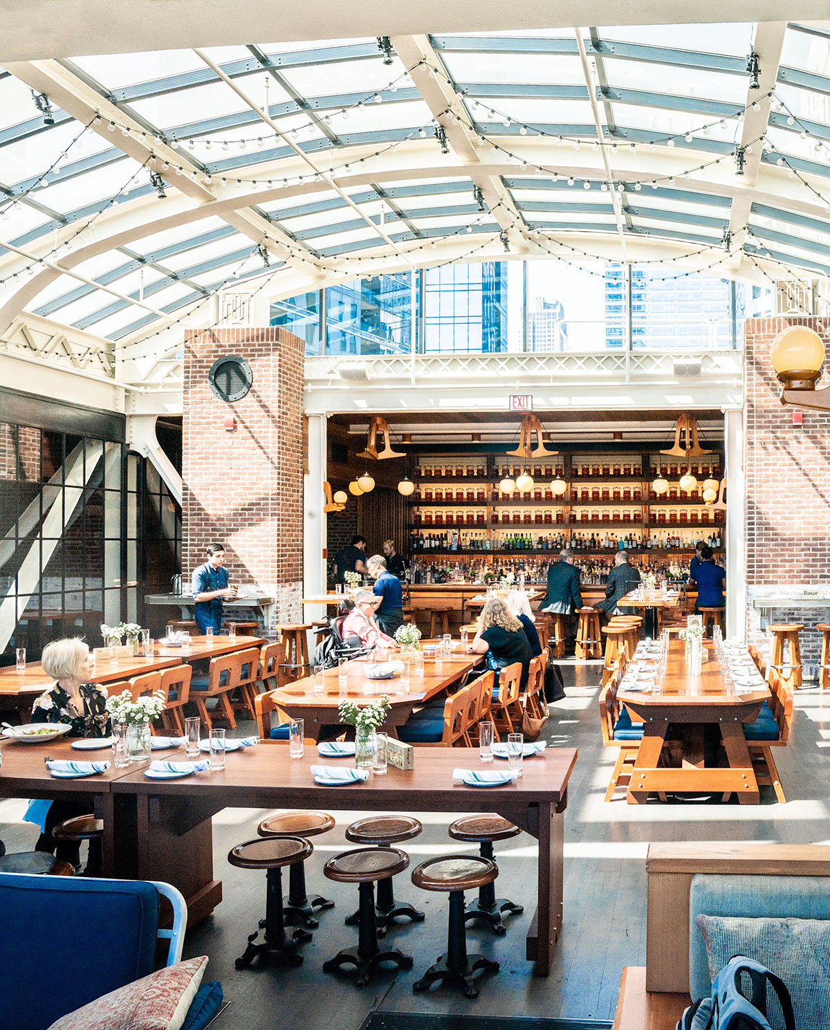 The-interior-of-Cindys-Rooftop-Restaurant-Chicago