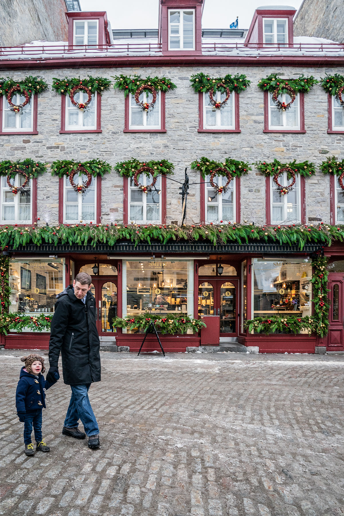 Holiday-Decor-of-Quebec-City