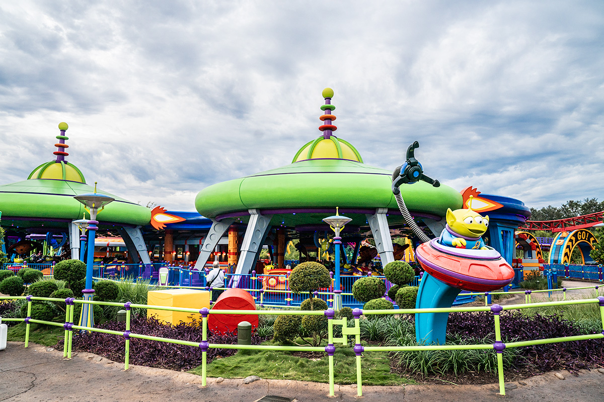 Alien-Swirling-Saucers-at-Toy-Story-Land