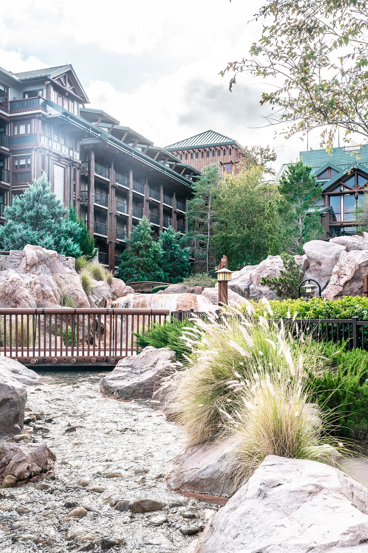 https://jenelizabethsjournals.com/wp-content/uploads/2019/02/Beautiful-Disneys-Wilderness-Lodge.jpg