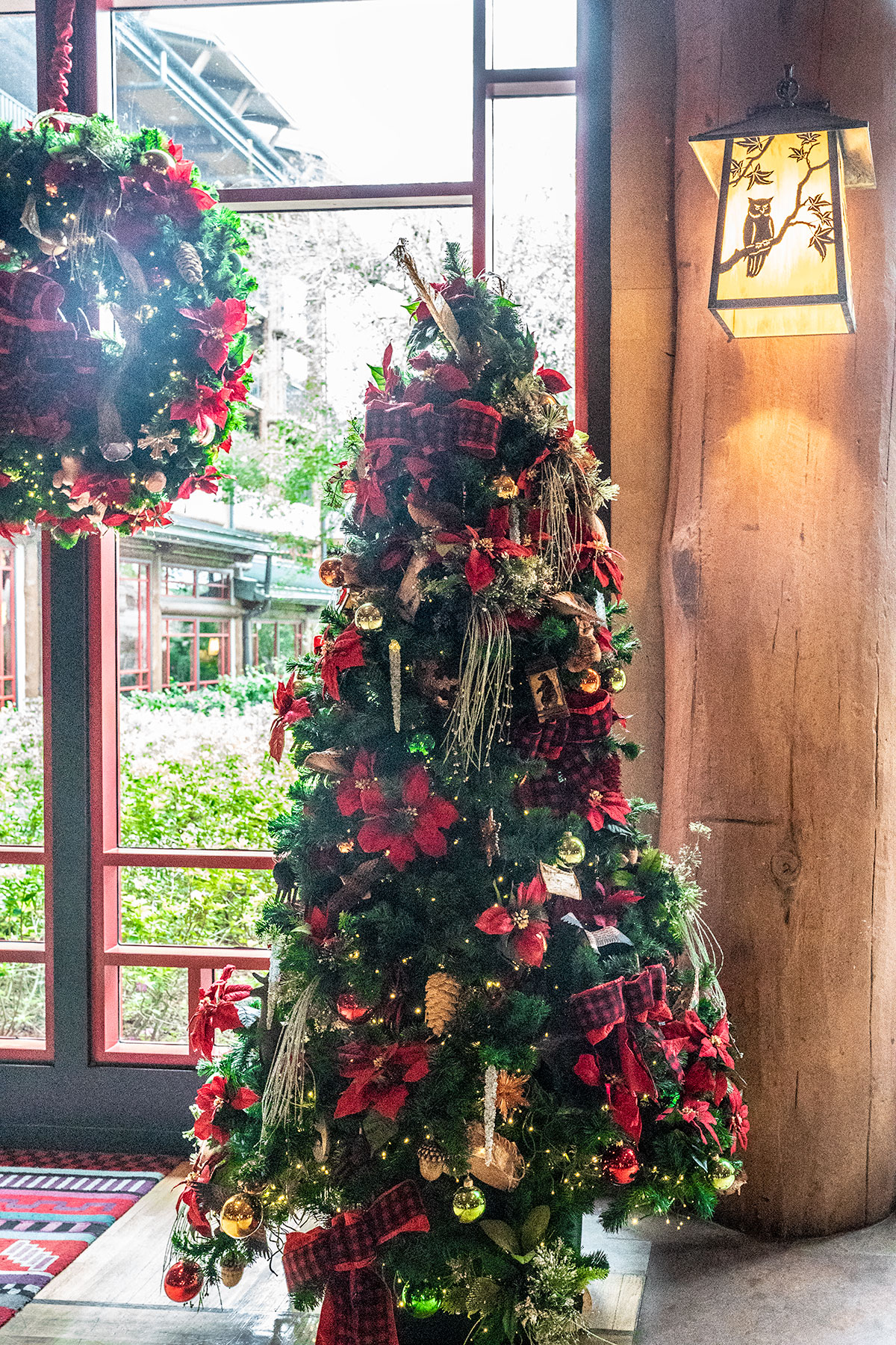 Christmas-Decor-Detail-Wilderness-Lodge