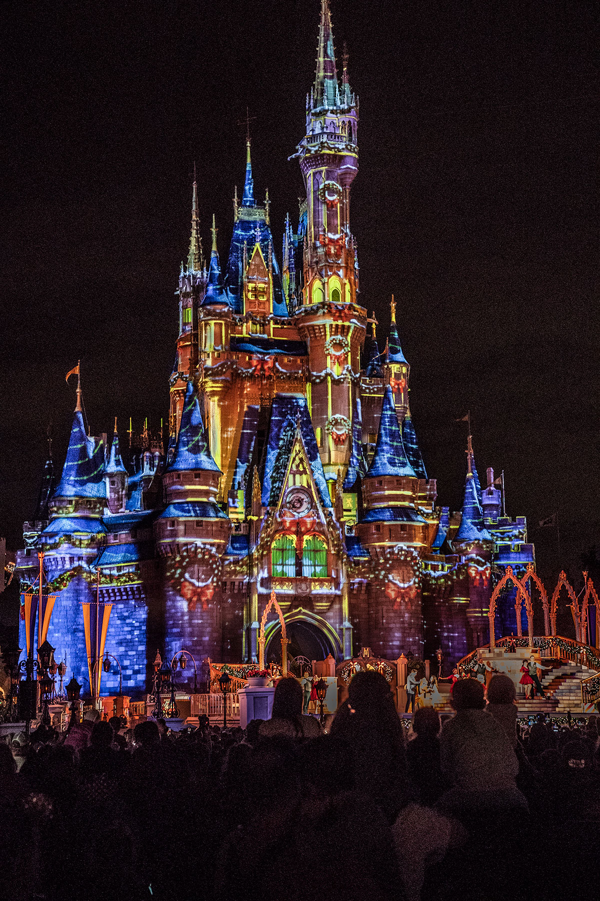 Cinderella-Castle-at-night-at-Christmas-Walt-Disney-Magic-Kingdom