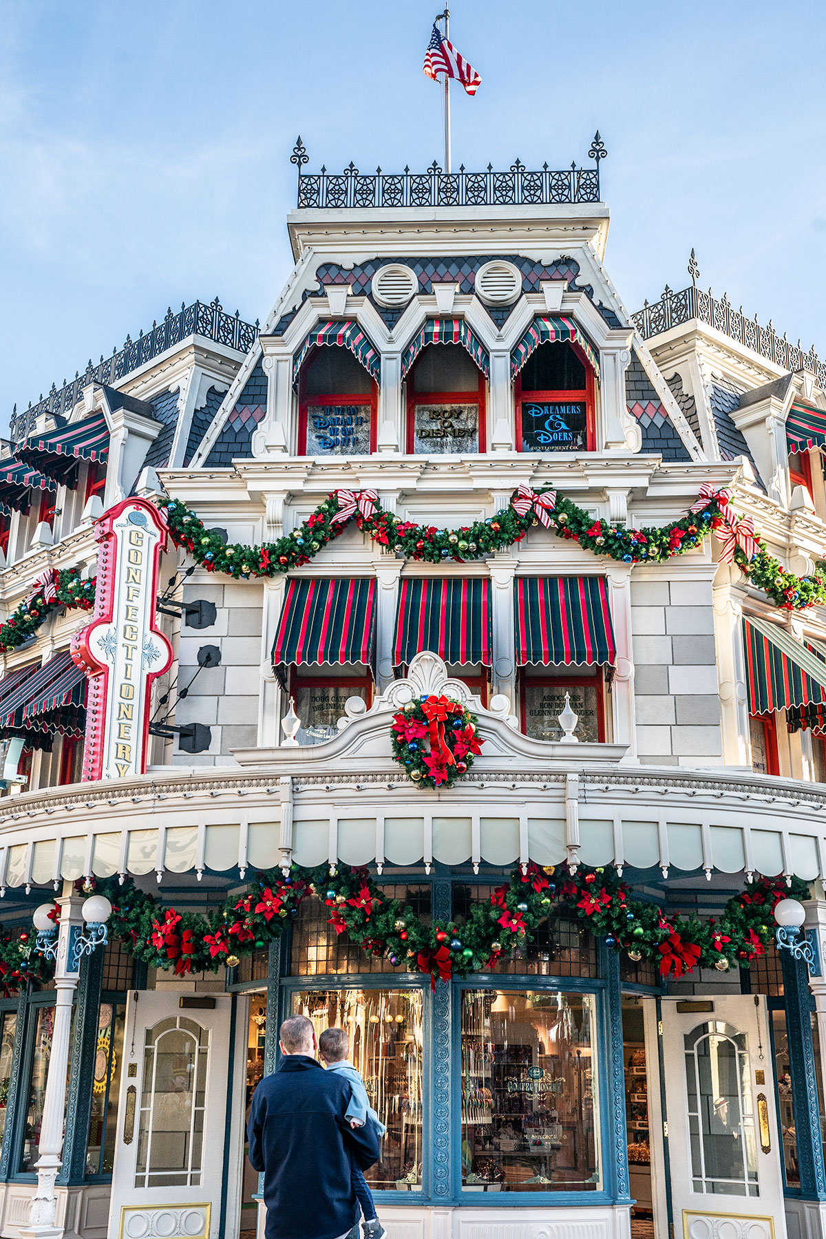 Main-Street-Magic-Kingdom-at-Christmas