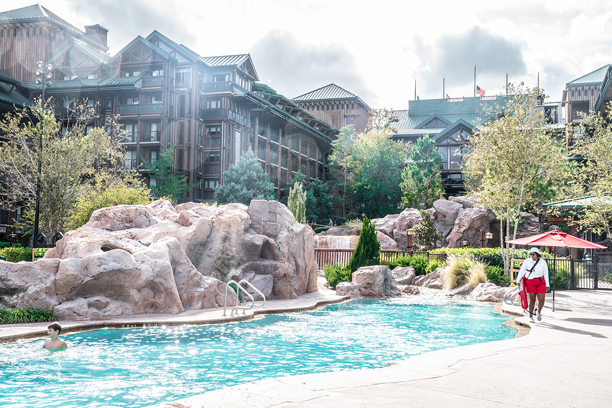 Pool-Area-at-Disneys-Wilderness-Lodge