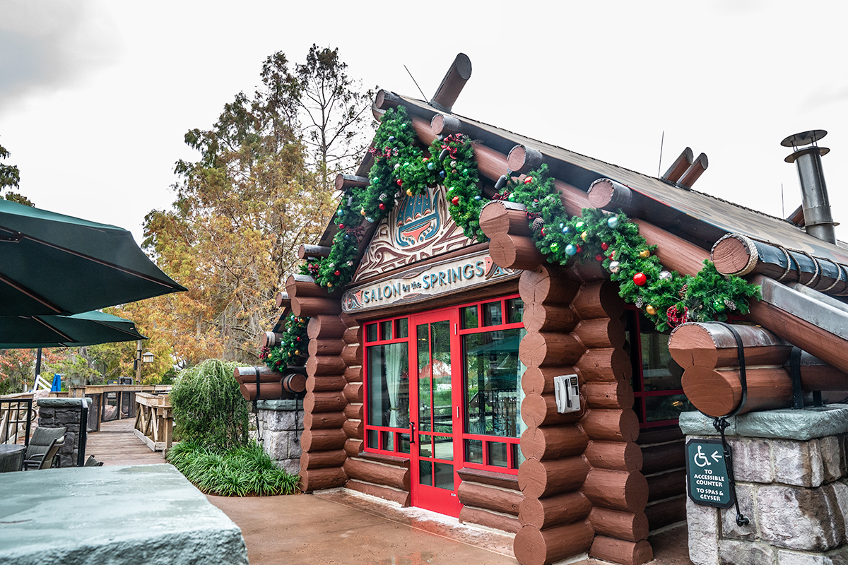 What It's Like to Stay at Disney's Wilderness Lodge at Christmas - Jen  Elizabeth's Journals