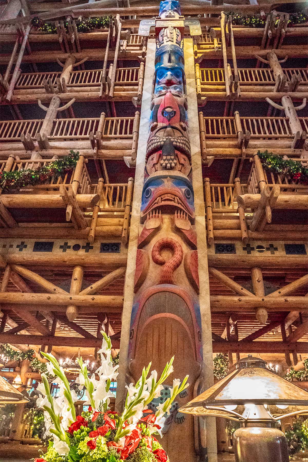 totem-poles-of-Wilderness-Lodge