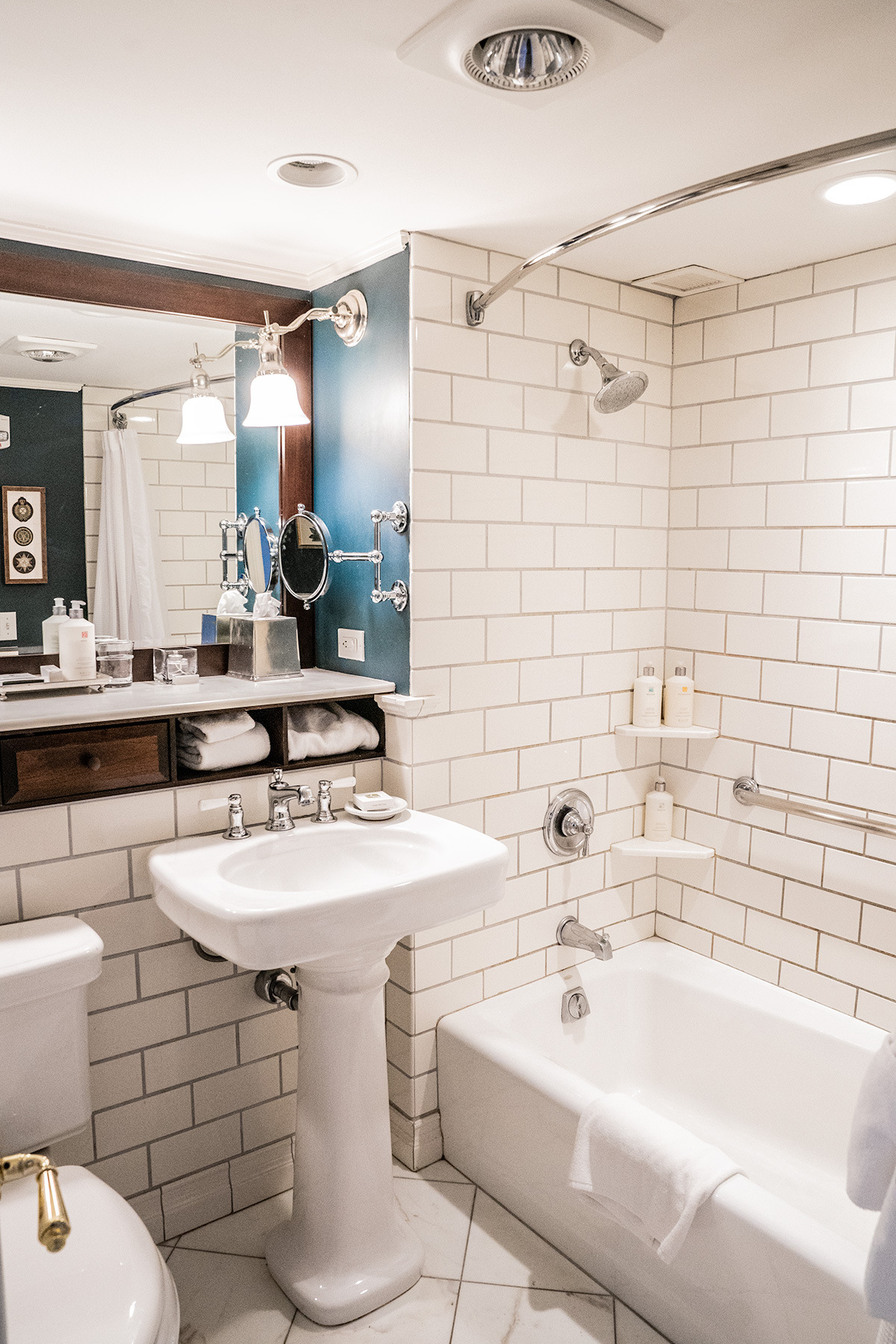 Bathroom-at-The-Woodstock-Inn-and-Resort