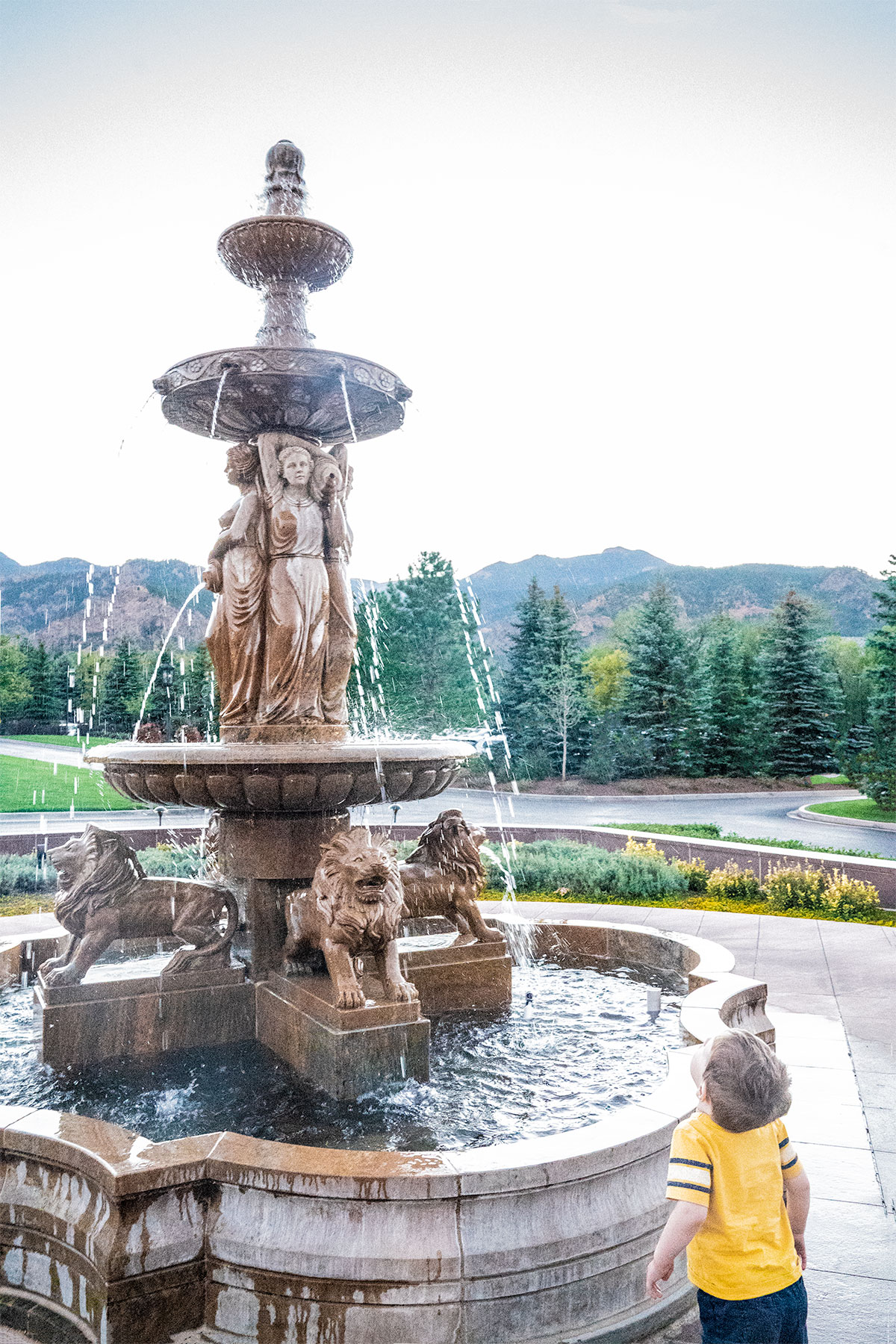 Fountains-of-Broadmoor-Colorado-Springs