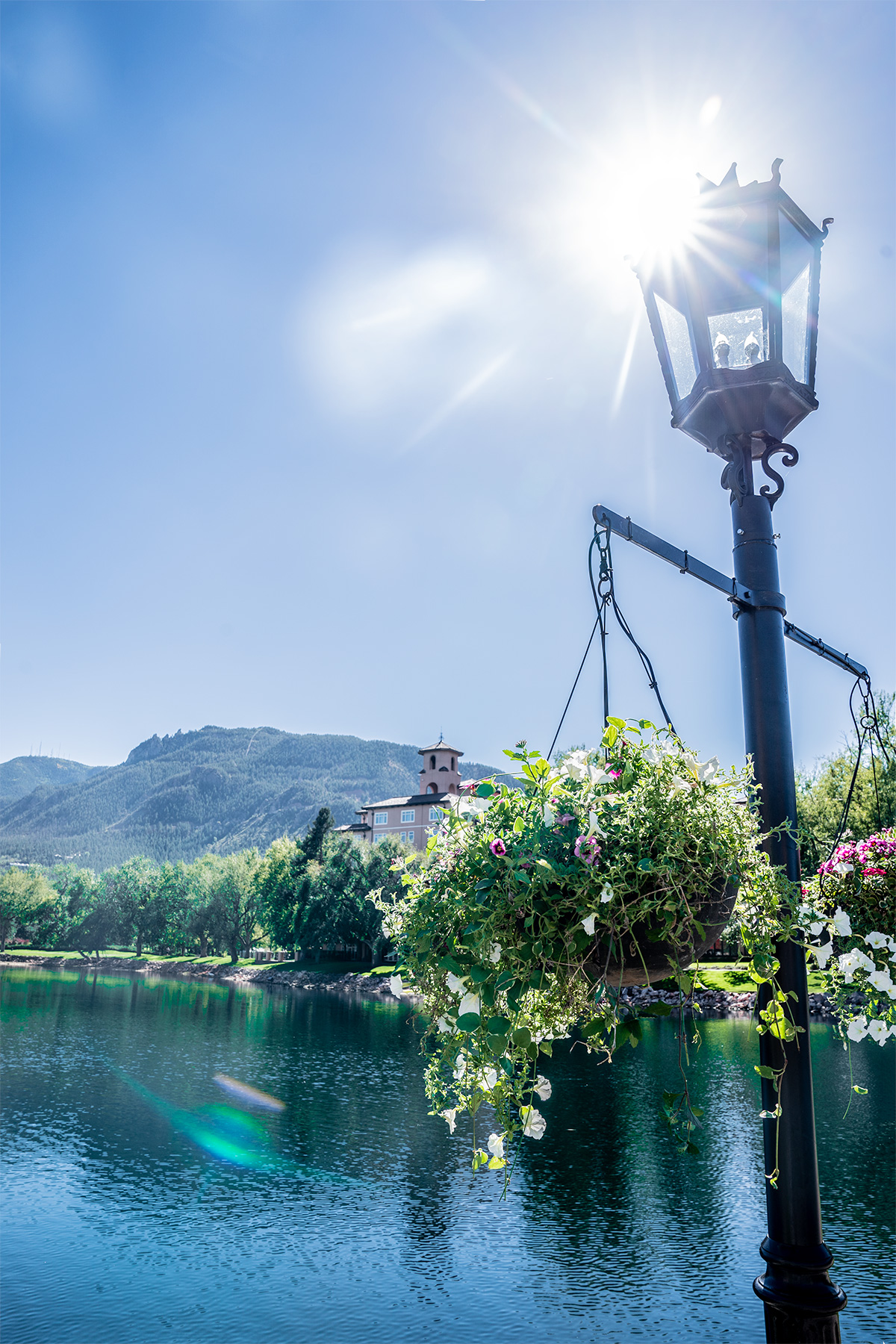 Gorgeous-Lake-at-Broadmoor-Resort-Colorado-Springs