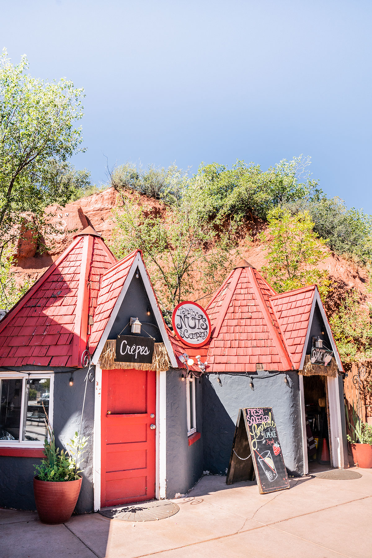 Manitou-Springs-Cute-Shops-Colorado